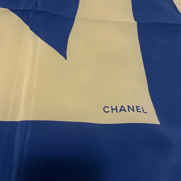 Stunning CHANEL bow design 100% silk scarf, Made in Italy - Picture 3 of 10